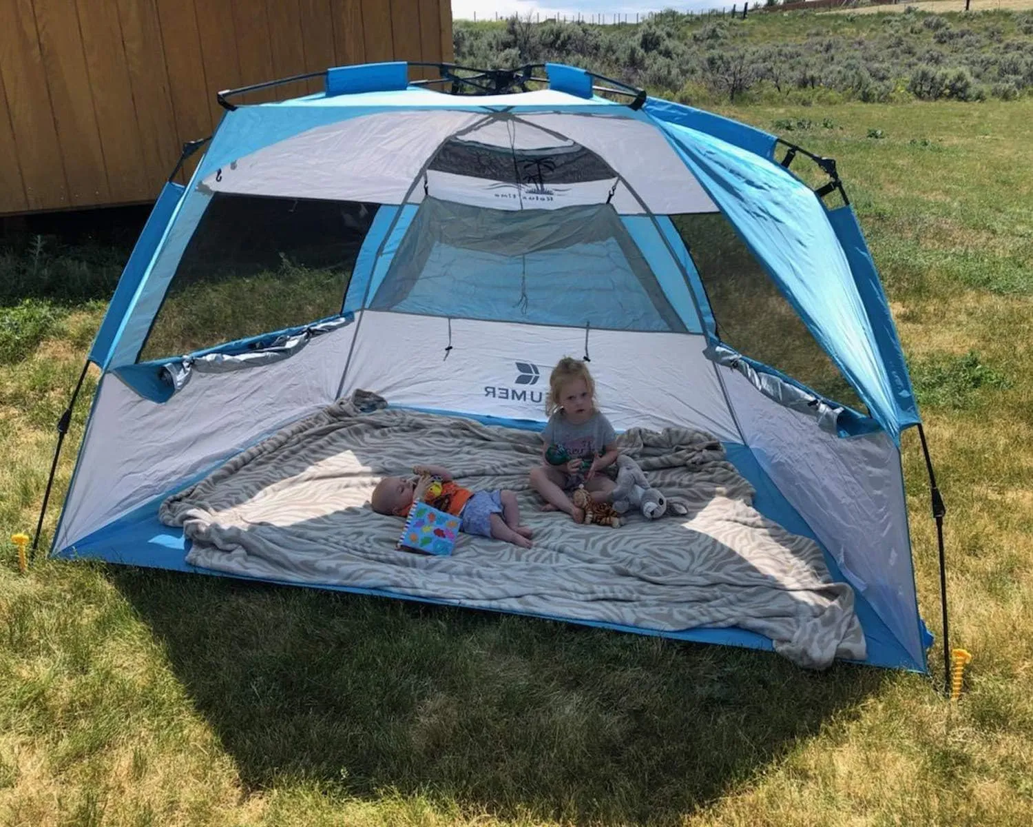 G4Free Easy Set up Beach Tent Deluxe XL, Pop up Sun Shelter for 3-4 Persons with UPF 50  Protection Beach Shade with Extended Floor