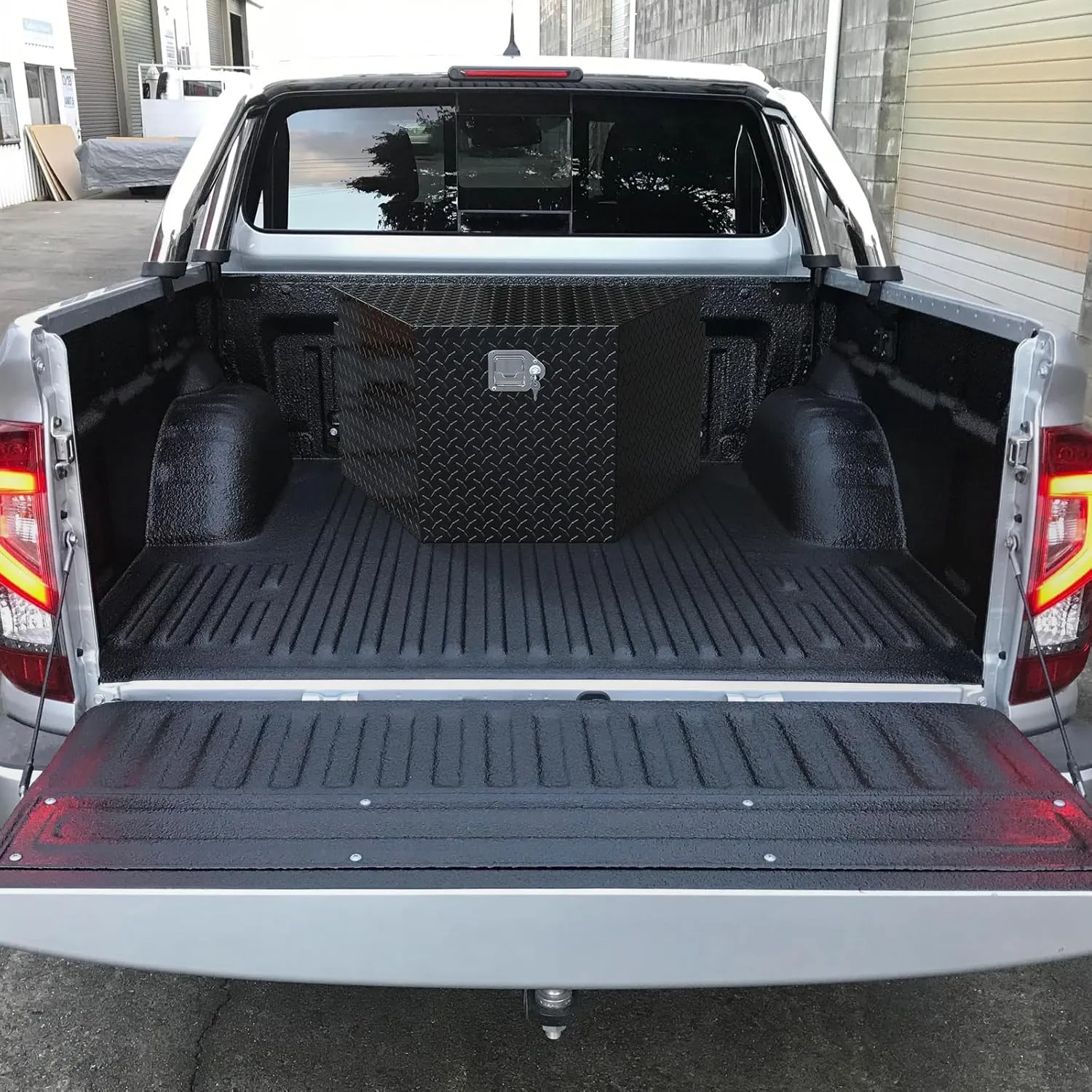 TUFFIOM 33" Aluminum Truck Bed Tool Box, Heavy Duty Diamond Plate Trailer Tool Box with Lock Keys, Tool Storage Organizer Chest for Pick up,Truck Bed,ATV,RV Trailer