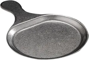 Vintage Stainless Steel Serving Plate with Handle Retro Distressed Design Bbq Pan for Camping Fajitas and Outdoor Dining and Versatile Grilling Tray