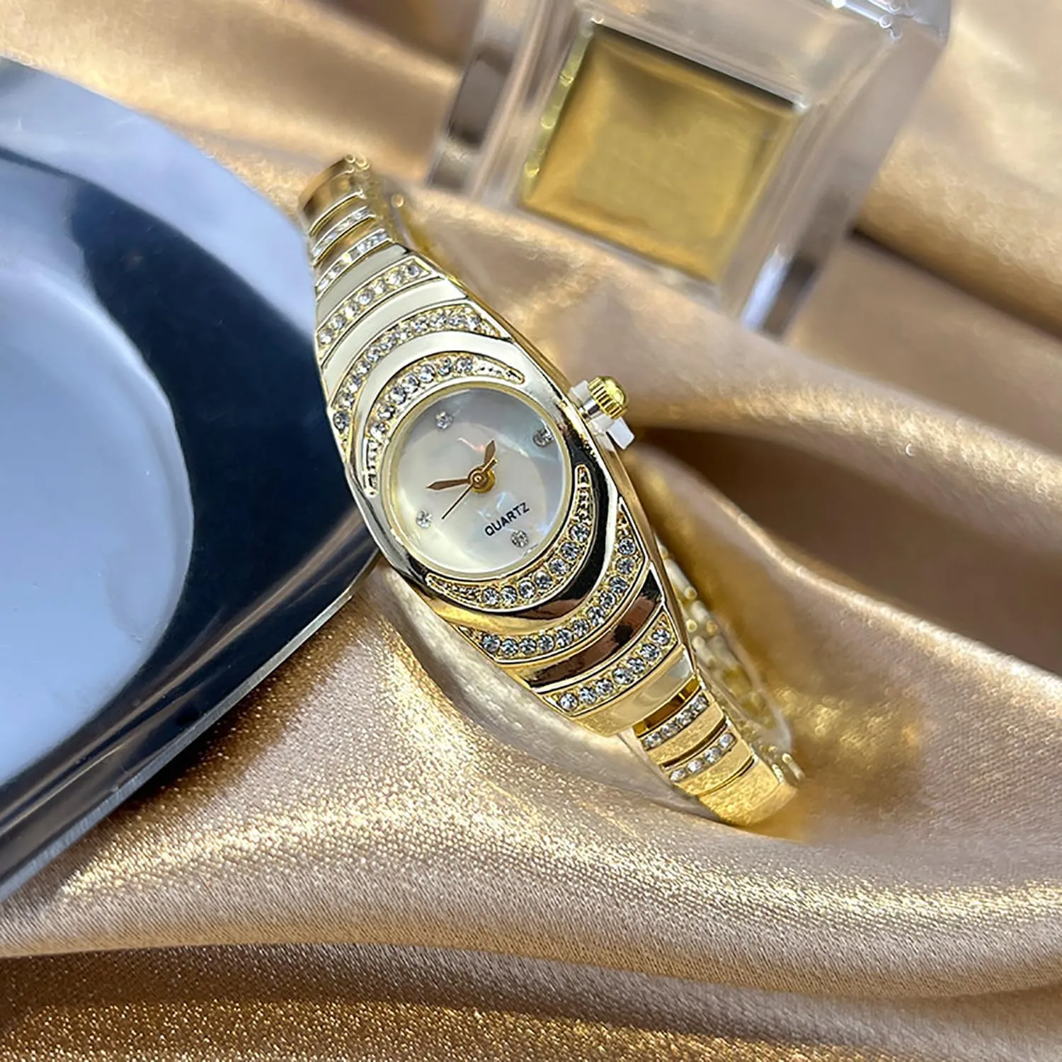 Vintage Women's Rotundity Petite Gold Watch,Luxury Waterproof Stainless Steel Watch Band Analog Quartz Watch